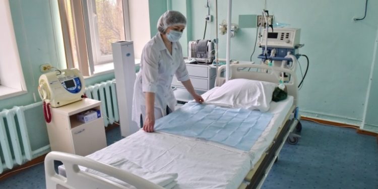 Главврач омского КМХЦ Вадим Бережной: «Если у человека не было прививки от коронавируса, мы сразу начинали готовить место в реанимации»