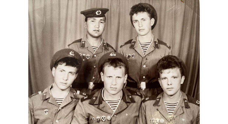 Мэр Сергей Шелест откровенно рассказал о службе в ВДВ: прыжках с парашютом, травмах и дембелях Мэр Сергей Шелест откровенно рассказал о службе в ВДВ: прыжках с парашютом, травмах и дембелях