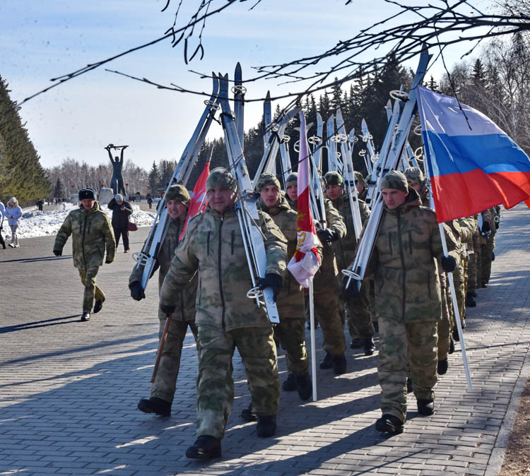 «Снежные призраки» вступили в бой. В Омской области прошла реконструкция событий под Севском