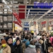 В последний день перед закрытием омская IKEA работала до двух часов ночи Фото: vk.com/omskgolos