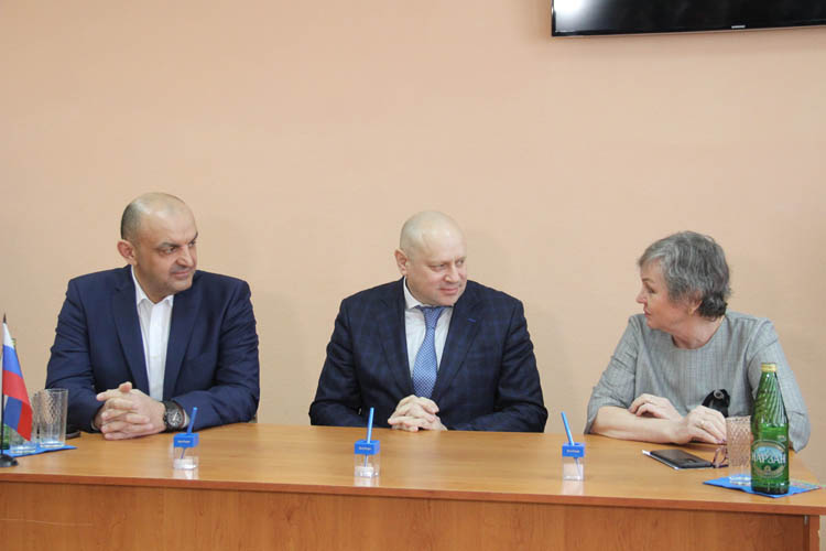 Сергей Шелест подписал соглашение по ремонту школы с меценатом (ФОТО)