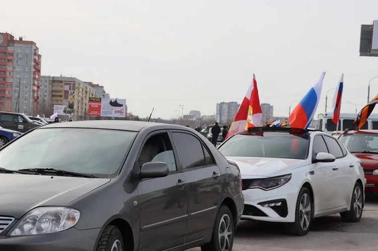 В Омске прошел автопробег в поддержку спецоперации на Украине В Омске прошел автопробег в поддержку спецоперации на Украине