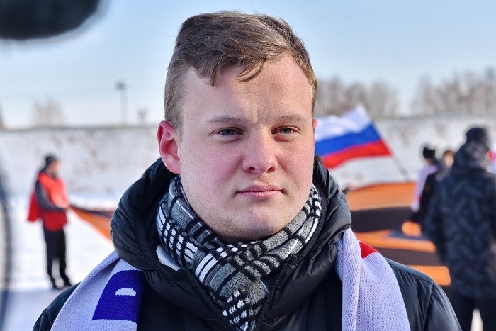 Омские молодогвардейцы растянули 50-метровую георгиевскую ленту в виде буквы Z (ФОТО+ВИДЕО)