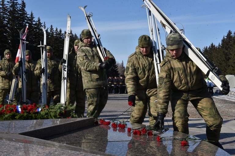 В Омске стартовал марш-бросок, в рамках которого прошел флешмоб «Zа Мир! Zа Россию! Zа Президента!» (фото) Сергей Сапоцкий