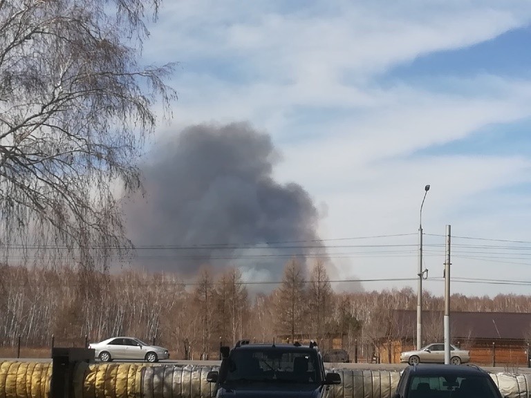 Спасатели тушат серьёзный пожар на Левом берегу (ФОТО)