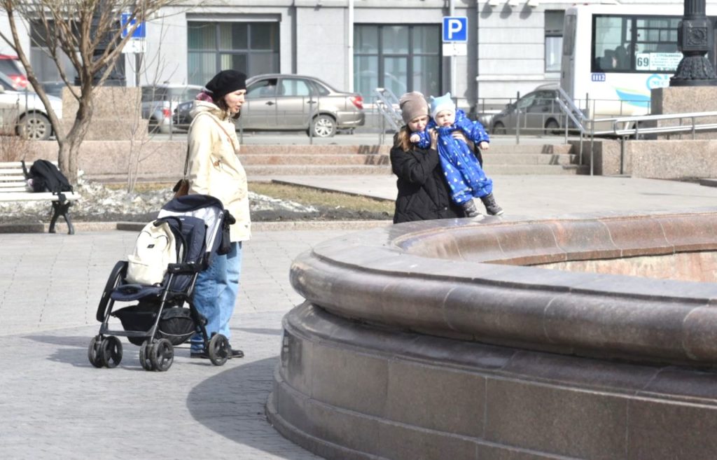 Шапки и пуховики долой: 10 фото Омска в первый теплый день весны
