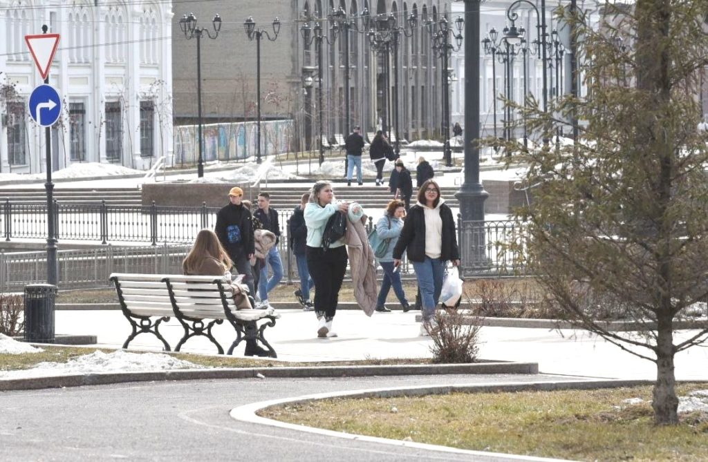 Шапки и пуховики долой: 10 фото Омска в первый теплый день весны
