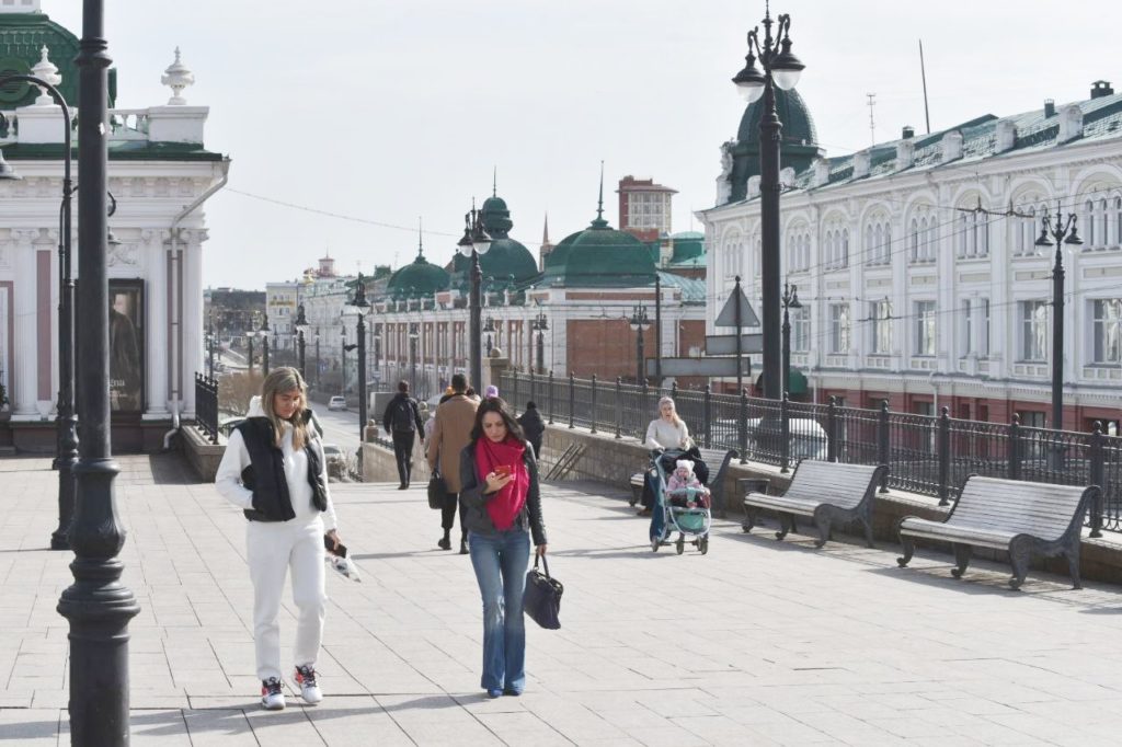 Шапки и пуховики долой: 10 фото Омска в первый теплый день весны