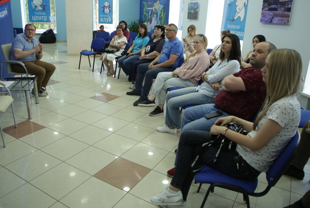 В штабе общественной поддержки омичам представили проекты, реализуемые партией «Единая Россия»