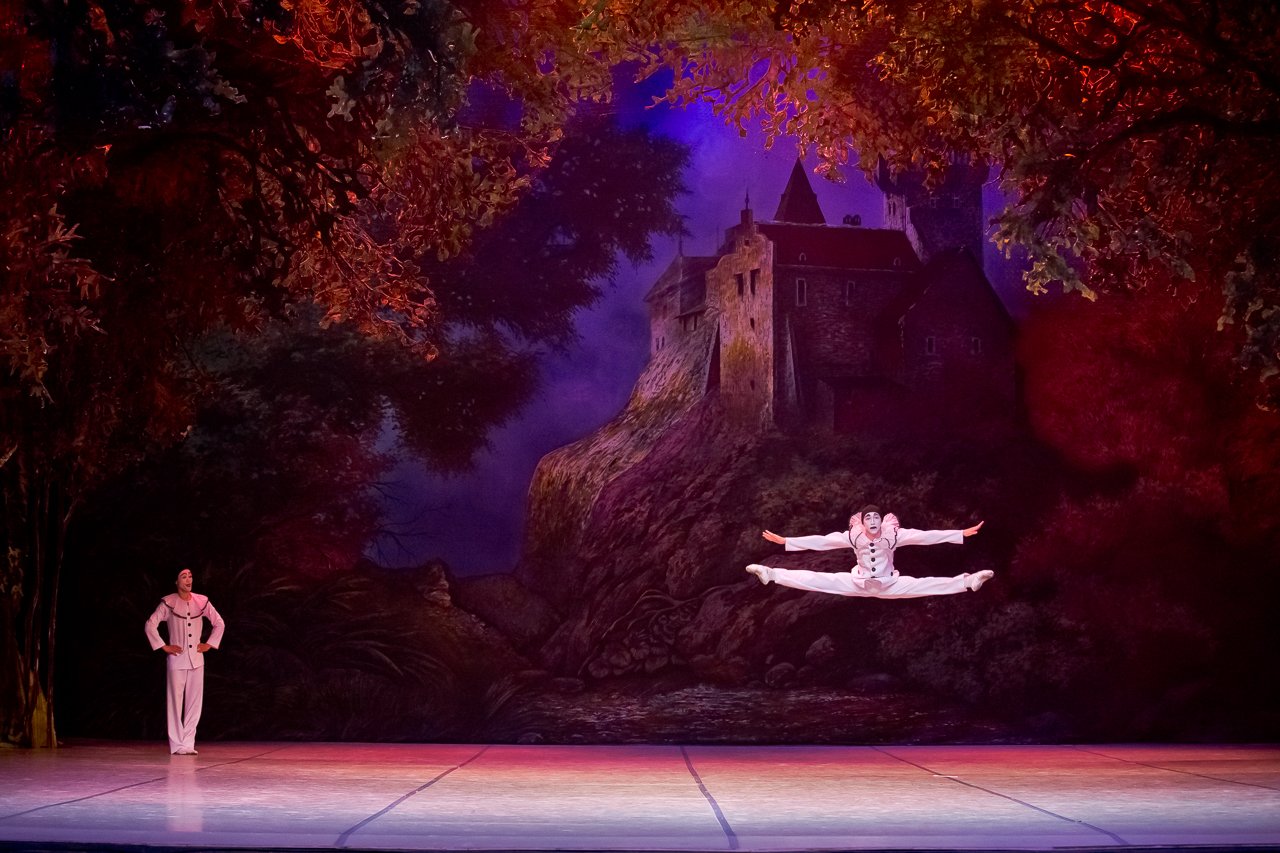 Страсти, сплетни и Французская революция: самые яркие моменты омского Gala Ballet