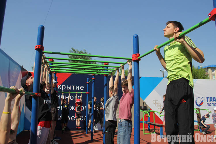 На территории СШОР №28 модернизировали уличный тренажерный комплекс (ФОТО)