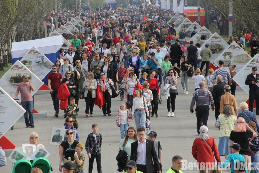 Селфи у танка и почтовые голуби: что вы пропустили в парке Победы 9 мая (ФОТО)