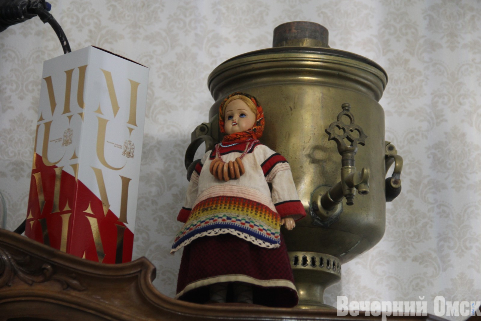 Омичка собрала коллекцию больше чем из 400 редких кукол. В наш город они приехали из разных уголков мира