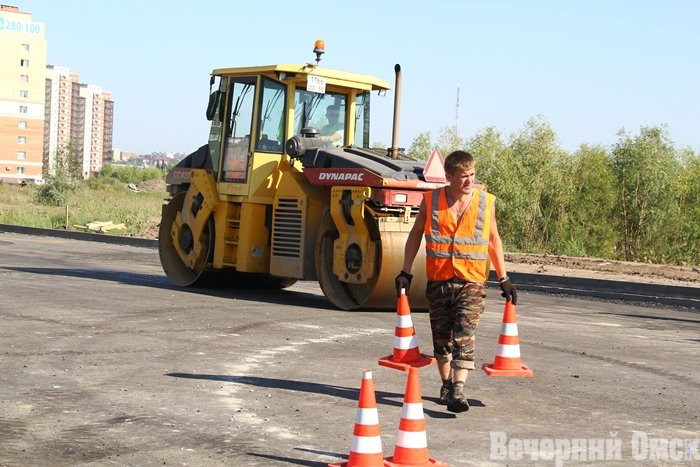 В Омской области отремонтируют 40 км дорог к школам Фото Владимира Казионова