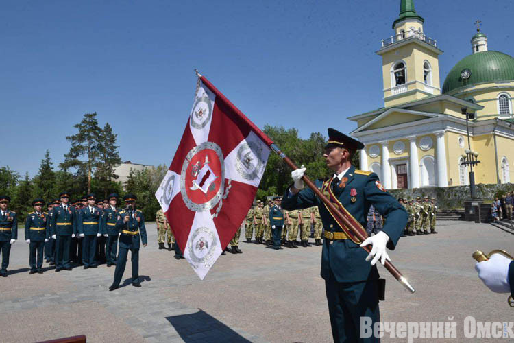 Омским росгвардейцам вручили Боевое знамя (ФОТО) Фото: Сергей Сапоцкий