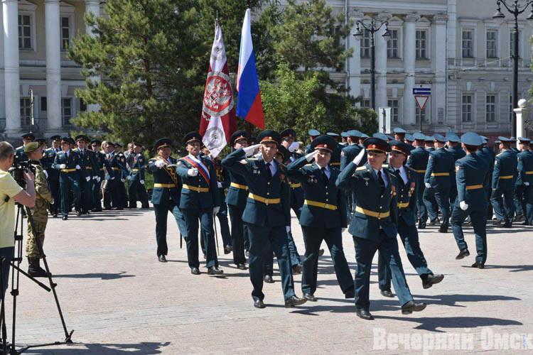 Омским росгвардейцам вручили Боевое знамя (ФОТО)