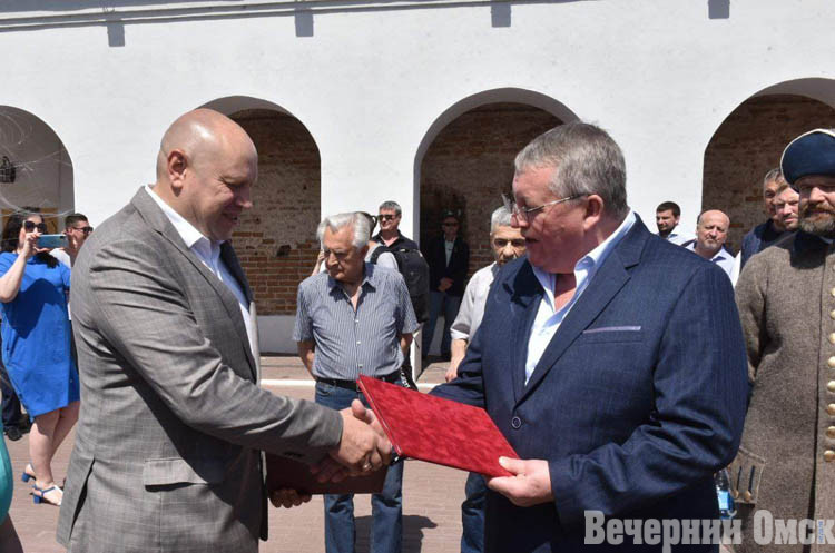 В Омске установили памятник Петру I