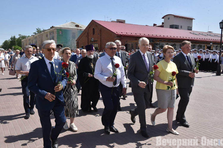 В Омске установили памятник Петру I