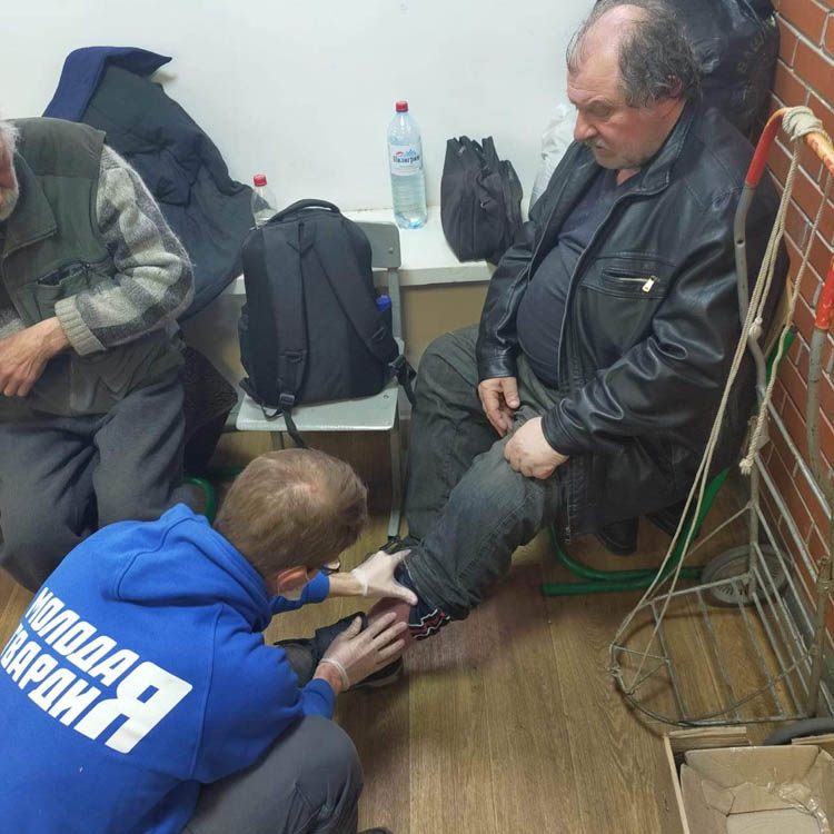 «Националисты прикрывались людьми, как живым щитом»: волонтер из Омска рассказал о работе в лагере для беженцев