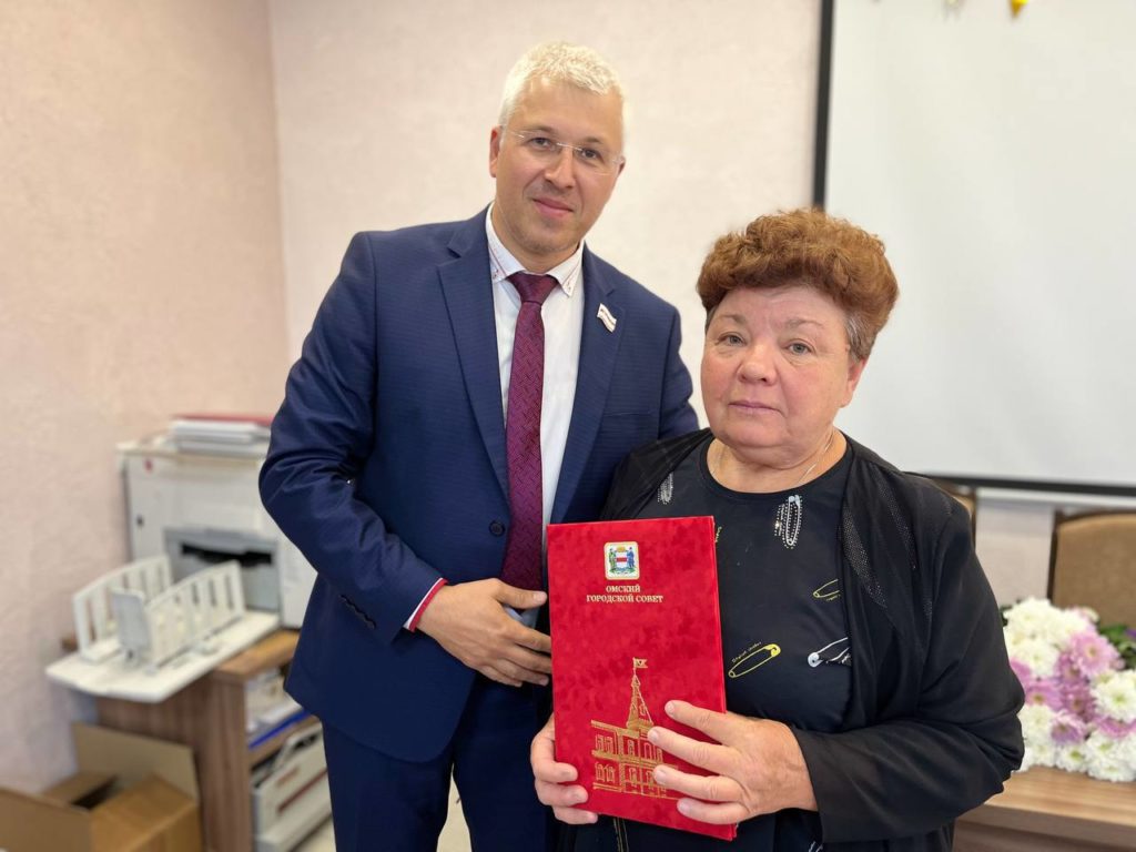 Омские единороссы поздравили медицинских работников с профессиональным праздником