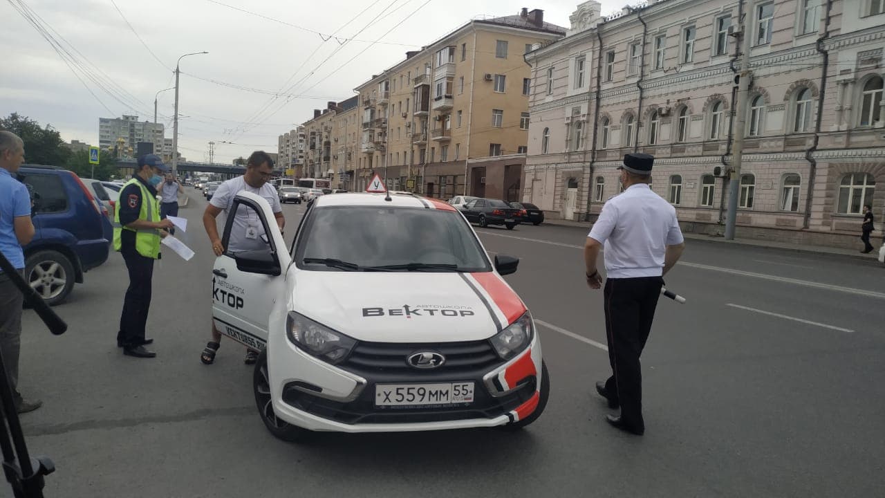 В ГИБДД рассказали, сколько аварий в Омске происходит с учебными автомобилями и по каким улицам им запрещено ездить