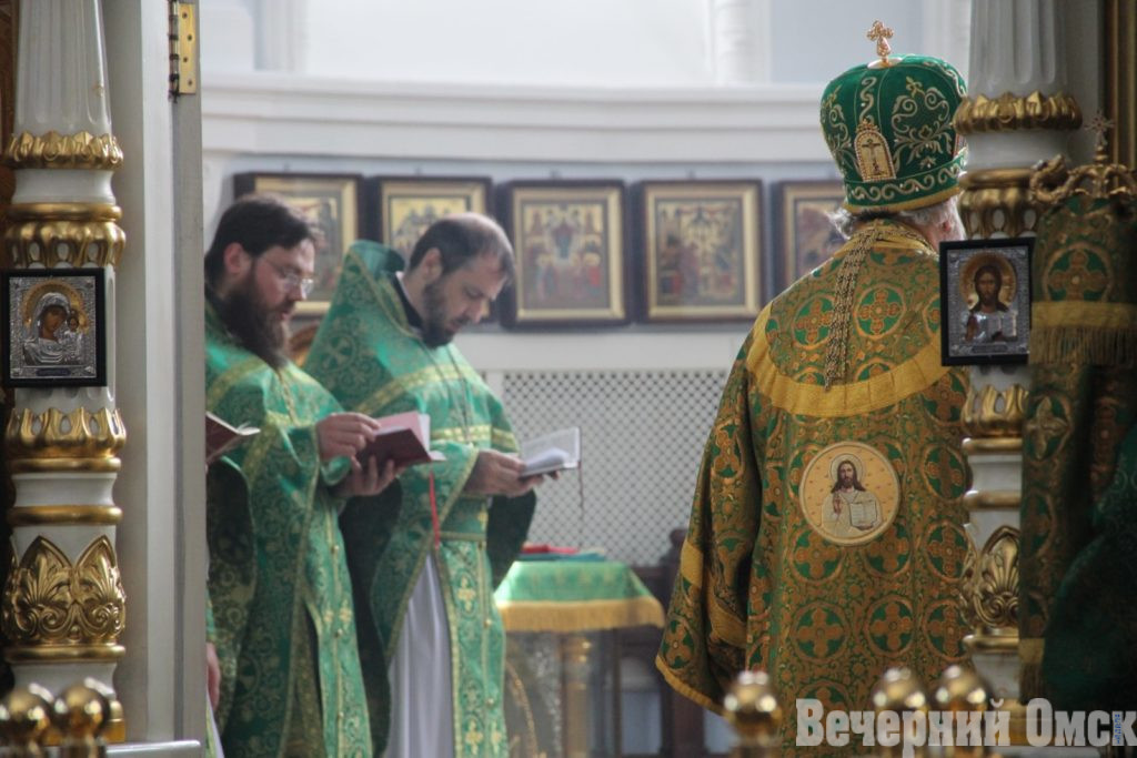 Якуты в национальной одежде и ретромашины ГАИ: показываем, как в Омске праздновали День России