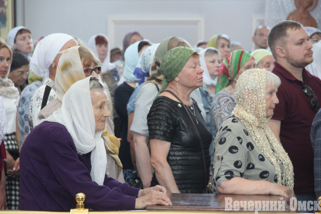 Якуты в национальной одежде и ретромашины ГАИ: показываем, как в Омске праздновали День России