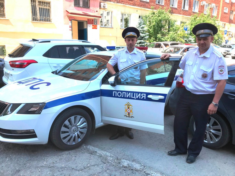 Омские автоинспекторы спасли малыша, проглотившего монету Фото предоставлено в УГИБДД УМВД России по Омской области