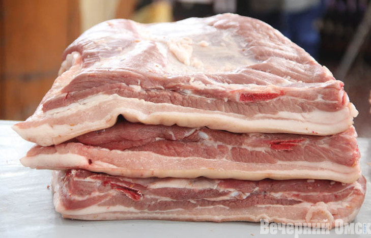Свинина, сгущенка и макароны: стало известно, каких именно продуктов омичи стали больше производить Фото: Владимир Казионов