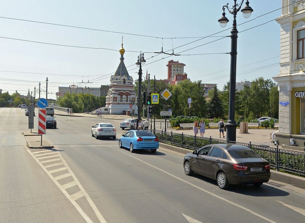 В омском дептрансе рассказали, можно ли с помощью вип-брелока переключать светофор на зелёный