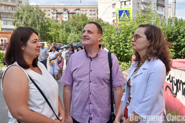 В Омске нарисовали второй мурал в память о герое, погибшем при выполнении воинского долга на Донбассе (ФОТО)