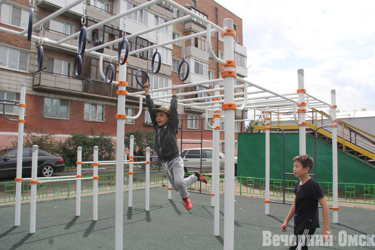 В Омске продолжается благоустройство микротерриторий в формате «у дома» (ФОТО) Фото: Владимир КАЗИОНОВ