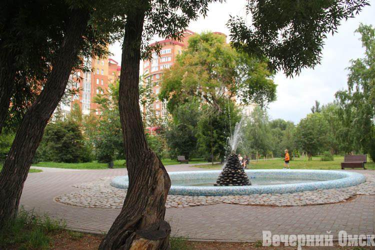 Сад юннатов и тротуар у Городского сада благоустроят к 1 сентября (ФОТО) Фото: Владимир КАЗИОНОВ