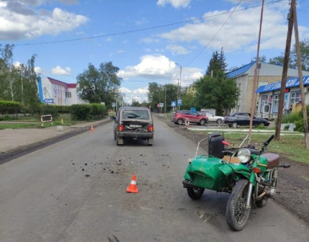 Пьяный омич без прав влетел на мотоцикле в «Жигули», пострадал ребёнок Фото: ГИБДД