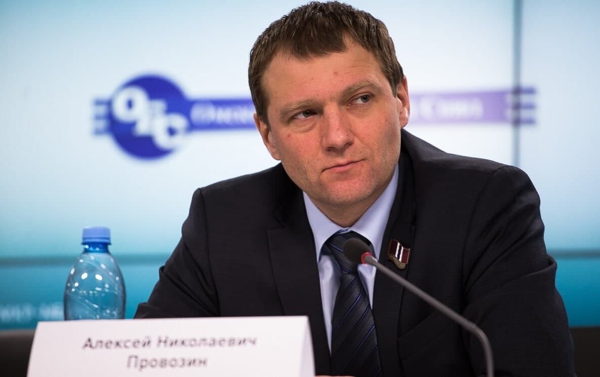 Депутат Омского городского Совета Алексей Провозин: Новый порядок регистрации новорожденных избавил их родителей от лишних бюрократических процедур Фото из личного архива Алексея Провозина