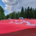 В омском парке развернули 20-метровое знамя Победы и 300-метровую Георгиевскую ленту Фото: Омская губерния