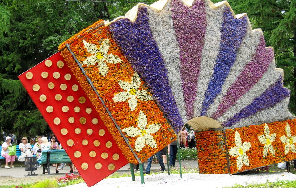 Рояли из цветов и популярные гладиолусы: архивные снимки омской «Флоры», которые вызывают у нас ностальгию
