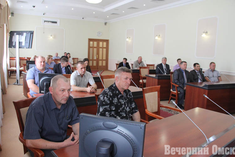 Мэр Омска Сергей Шелест вручил благодарственные письма участникам разбора завалов аварийного дома