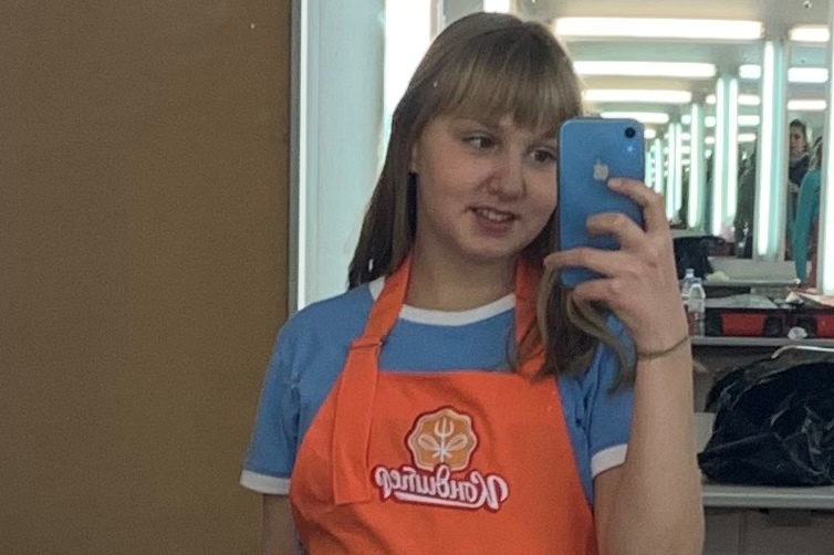 12-летняя девочка из Омска привезла в Москву свой торт и вышла в финал телешоу «Кондитер. Дети»