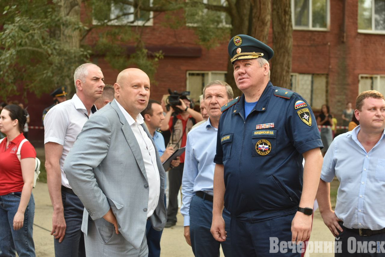 Фоторепортаж с места обрушения стены многоквартирного дома в Омске