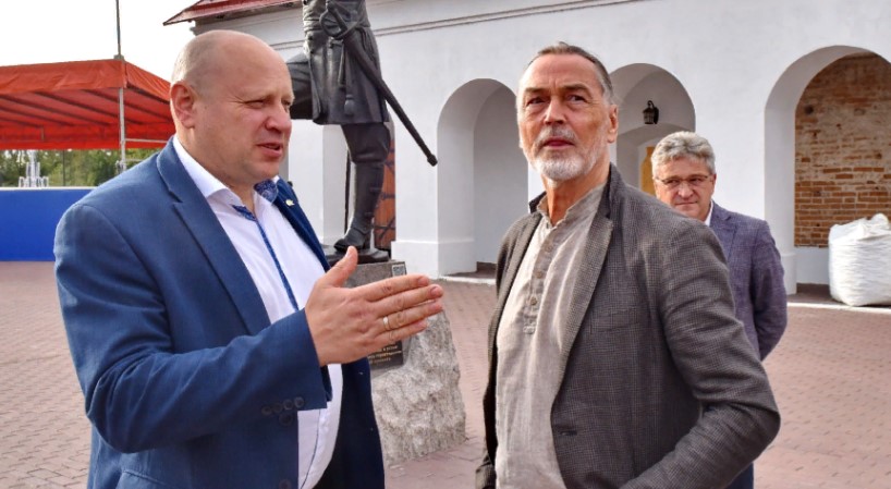 Никас Сафронов напишет портреты омских спортсменов для проекта «Аллея олимпийских чемпионов» Фото: Сергей Сапоцкий