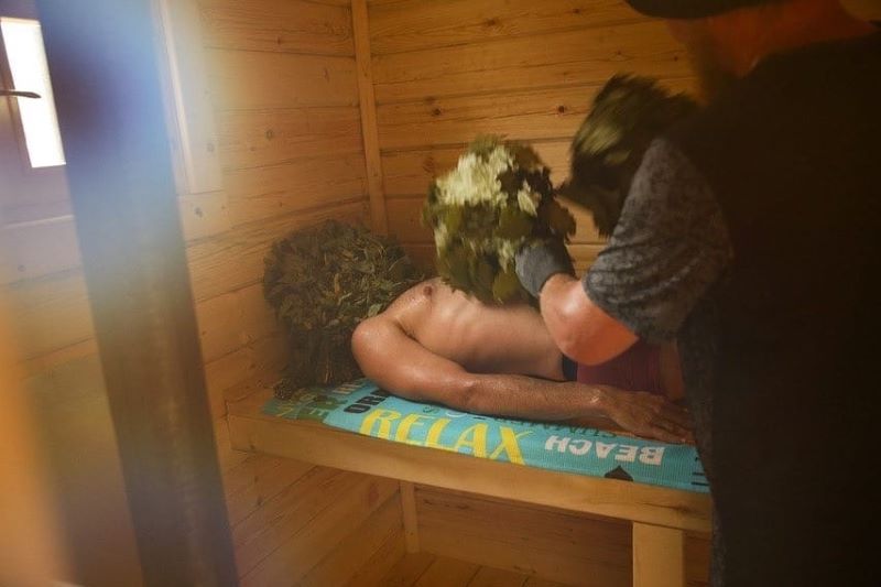 Омичам устроили баню на Соборной площади