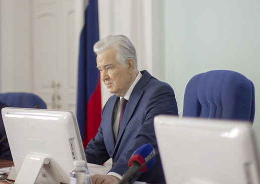 Владимир Варнавский: «Омская область продолжит оказывать поддержку жителям Донбасса и вооружённым силам нашей страны» Фото: Законодательное собрание Омской области