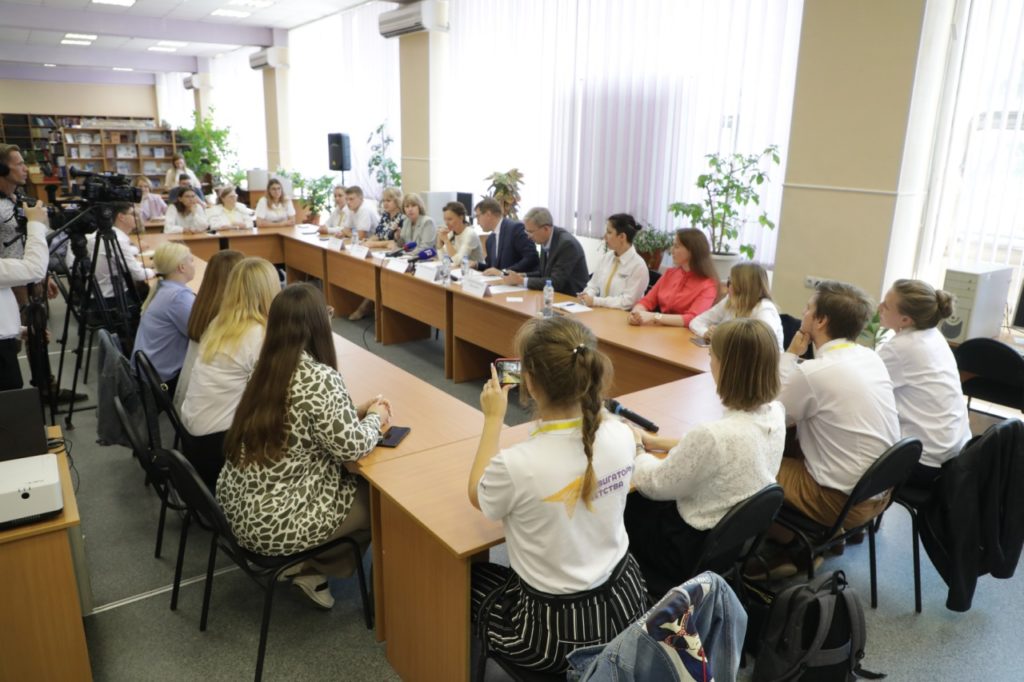 Анна Кузнецова поддержала идею сделать горячее питание бесплатным и в средней школе