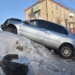 Из-за снегопадов в Омске увеличился спрос на автослесарей и шиномонтажников Фото: Сергей Сапоцкий