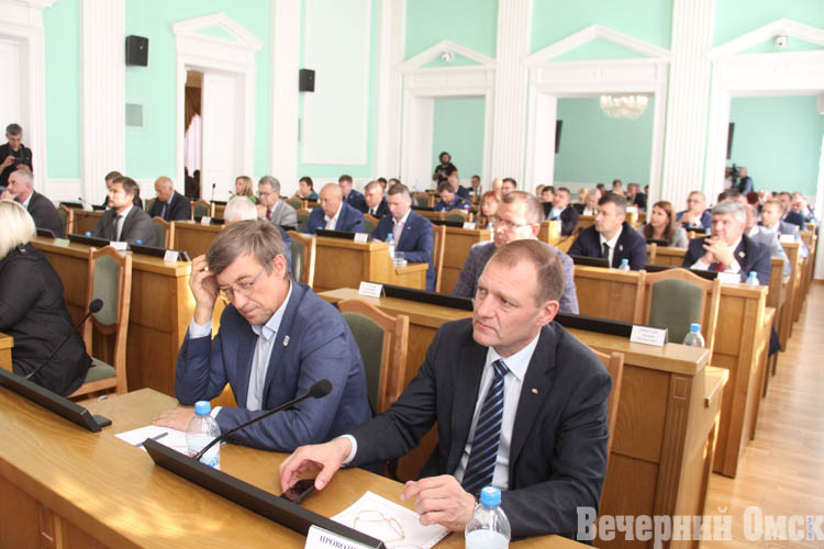 Четырёх депутатов Омского горсовета поставили на оклад
