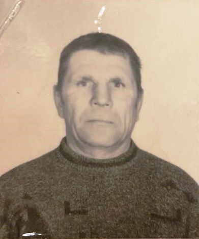 В Большереченском районе уже сутки ищут заблудившегося в лесу пенсионера