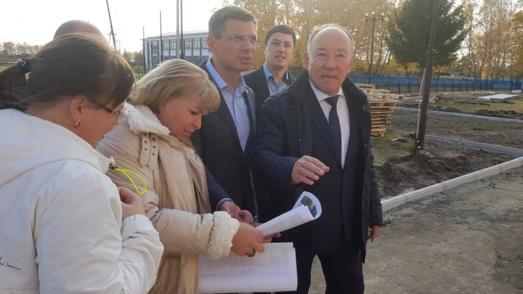 Депутат Государственной думы посетил школу в Любинском районе