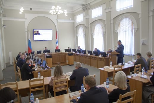 В Омской области на зарплату бюджетникам дополнительно выделяют 3,2 миллиарда рублей