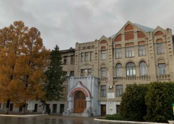 Учились, пели, молились: рассказываем об истории старинного омского здания, напоминающего замок Фото: Екатерина Шнор